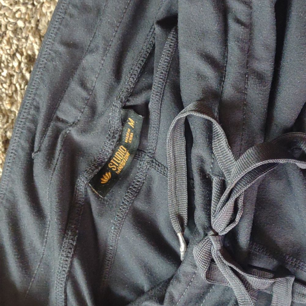 Sweat - Picture 2 of 3